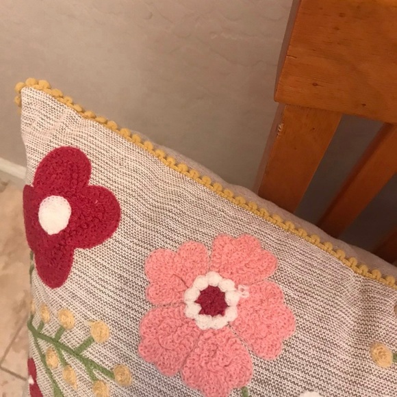 Easter Decorative Pillow Bunnies and Flower Embroidery - Picture 5 of 6